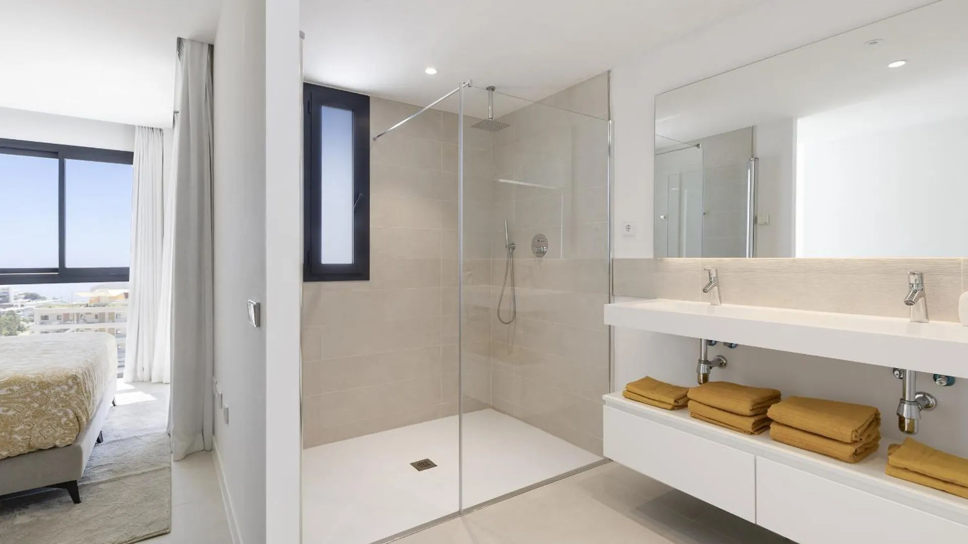 Exclusive 3-Bedroom Apartment In Higueron Fuengirola
