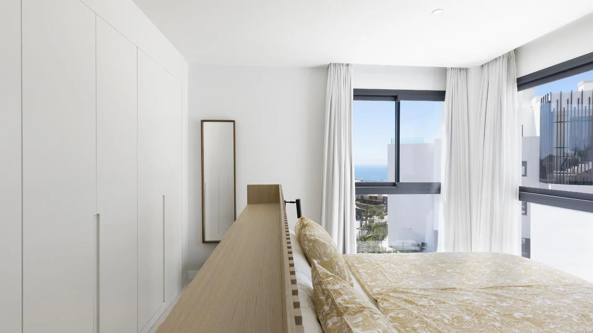 Exclusive 3-Bedroom Apartment In Higueron Fuengirola Spain