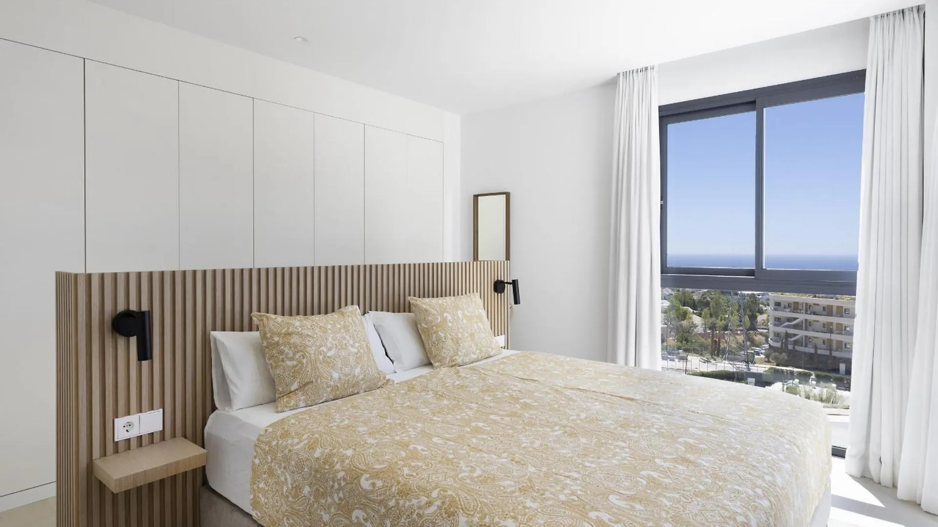 Exclusive 3-Bedroom Apartment In Higueron Fuengirola 0*,