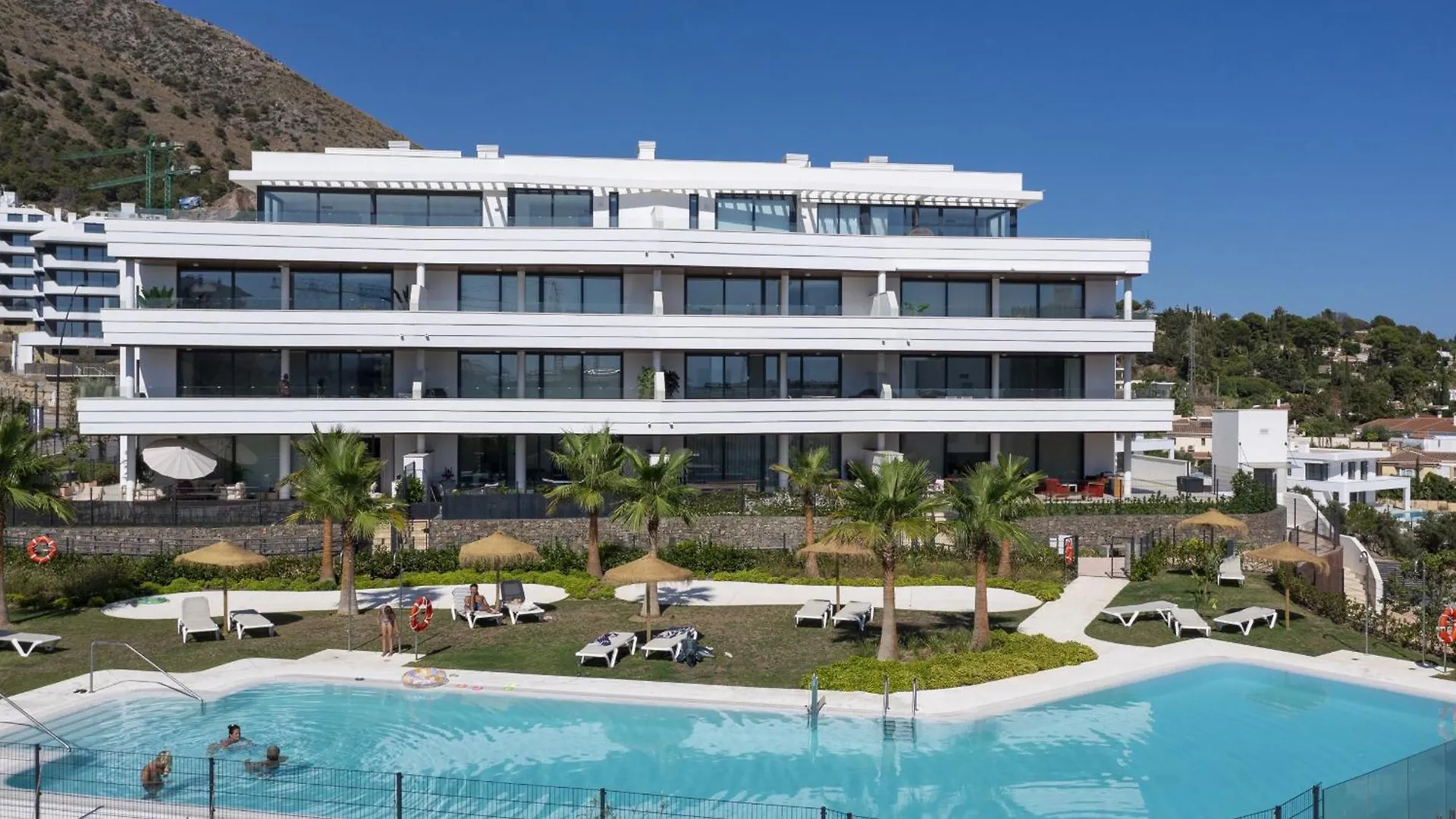 Exclusive 3-Bedroom Apartment In Higueron Fuengirola