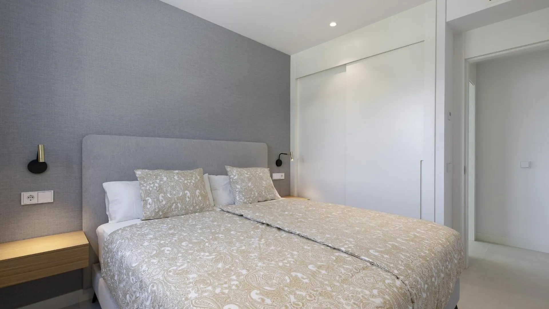 Exclusive 3-Bedroom Apartment In Higueron Fuengirola 0*,